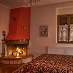 Charoula Apartman *
